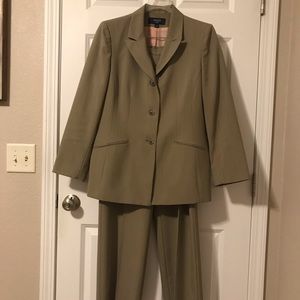 Joneswear beige with peach pinstripes lined pantsuit